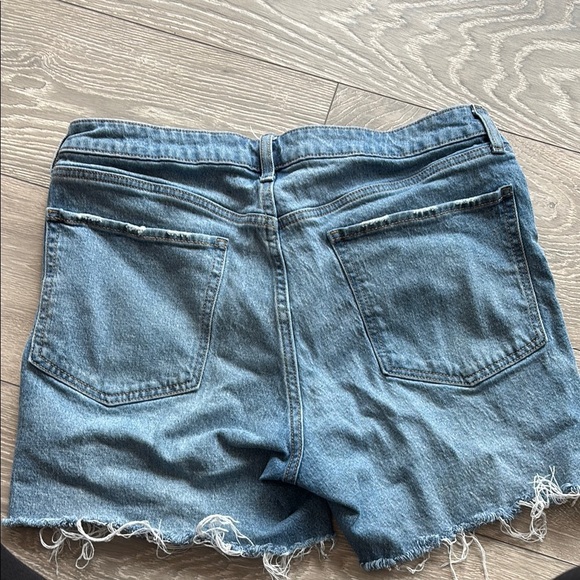 Old Navy Women's Blue Denim Shorts - Picture 6 of 6